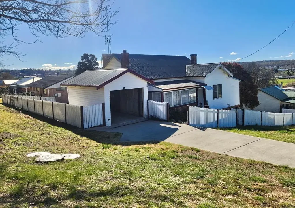 Walcha 3ਬੈੱਡਰੂਮ BEAUTIFUL ASPECT WITH RECENT RENOVATIONS AND IMPROVEMENTS