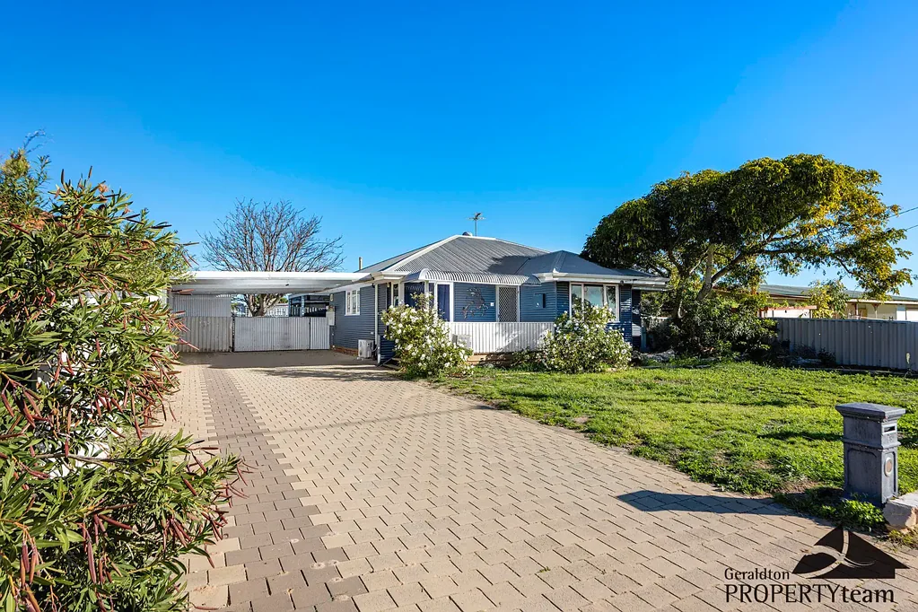 18 Oleander Crescent, Rangeway, WA 6530