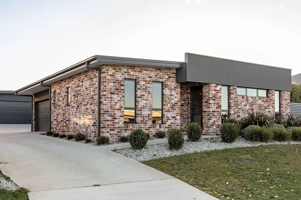 Youngtown 2房  Stylish design and easy living in sought after location