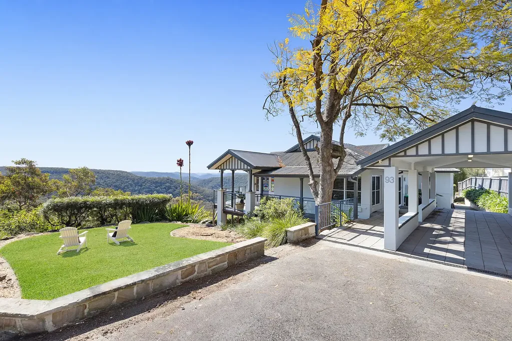 Berowra Heights 5房 壮丽北向视野 1461平米阔地 砖结构全景 厨房石材台面 豪华壁炉露台 成熟花园宁静便利 Spectacular North Facing Views