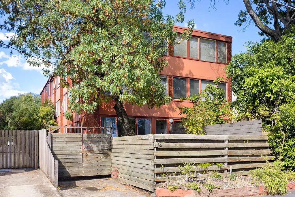 One Bedroom Apartment in Premium location!