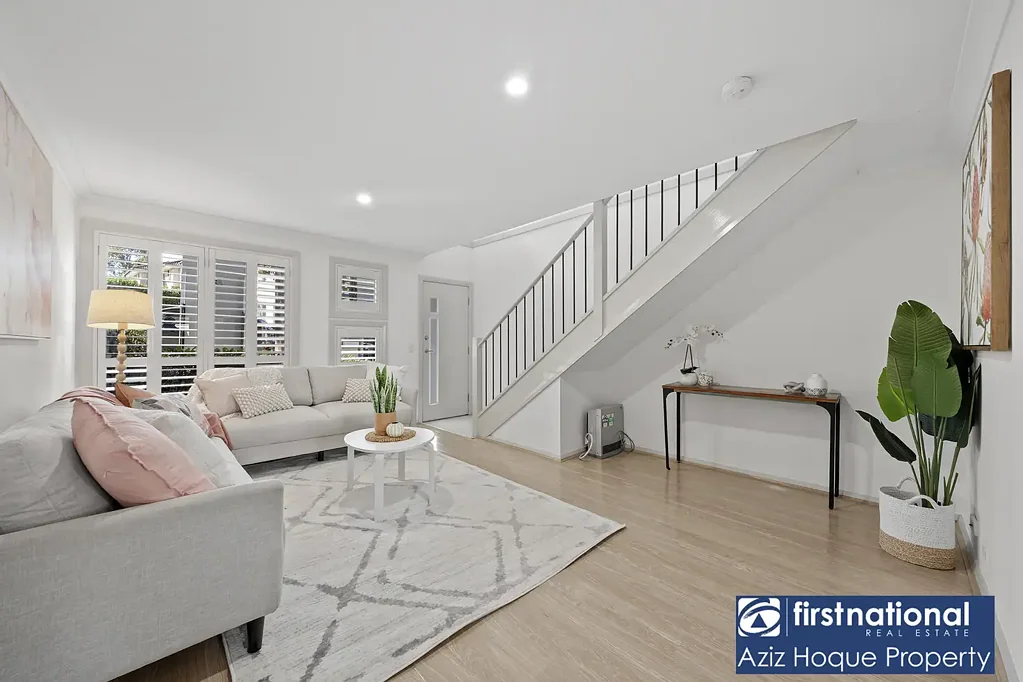 Glenfield 3 Bedroom Freshly Painted & Brand New Expensive Hybrid Floorboard. Stylish Family Living in close to All Amenities.