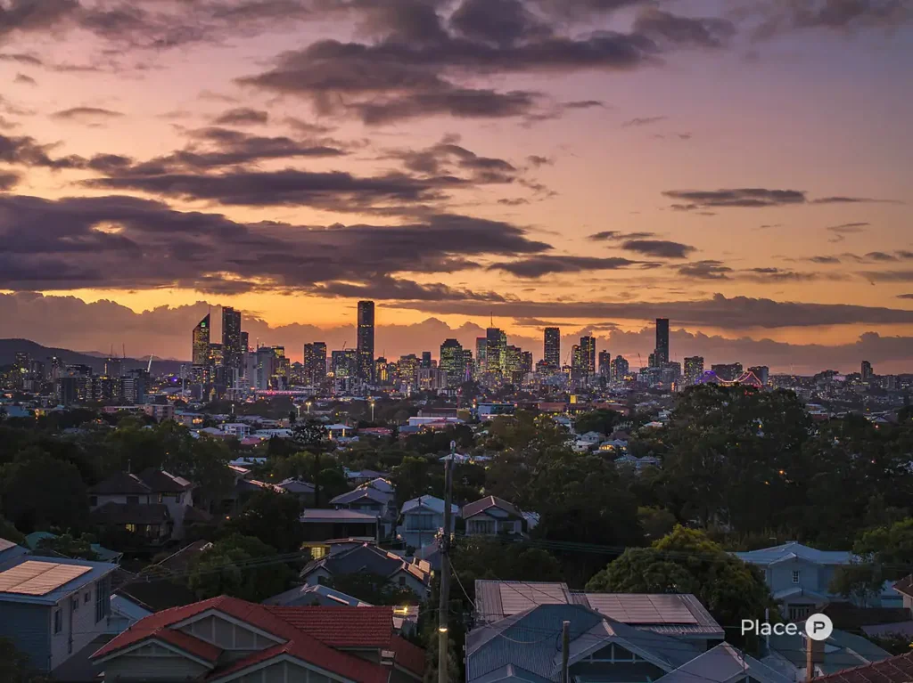 Coorparoo 1034平米空地 私密壮丽景观 近40米临街面 尊贵私人绿洲 招生区名校云集 步行公园休闲 便利生活配套 Landmark Opportunity on 1,034sqm with Forever City Views in Coorparoo