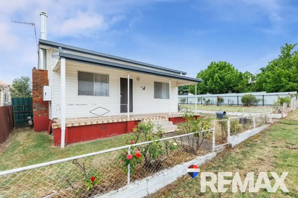 20 Crown  Street, Junee, NSW 2663
