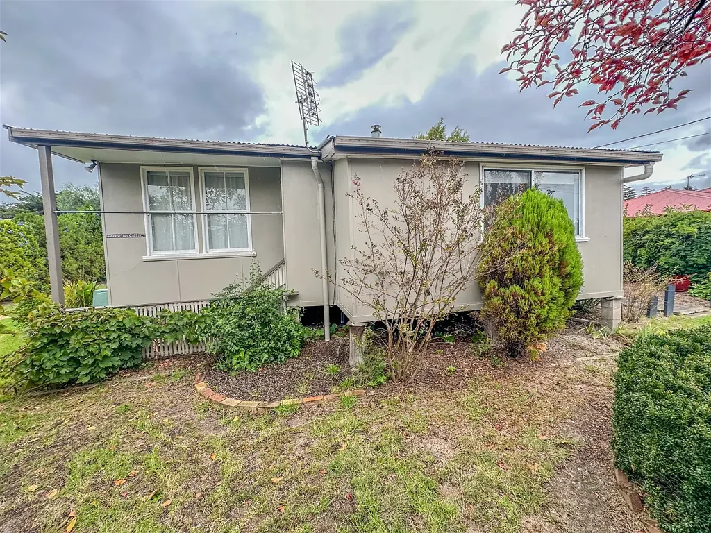 2 Bedroom cottage in town