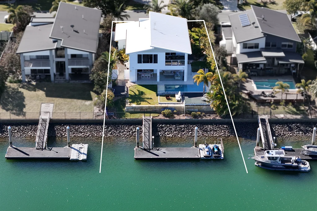 Jacobs Well 4 Slaapkamer Waterfront Elegance in Calypso Bay with Private Pontoon & ResortStyle Living
