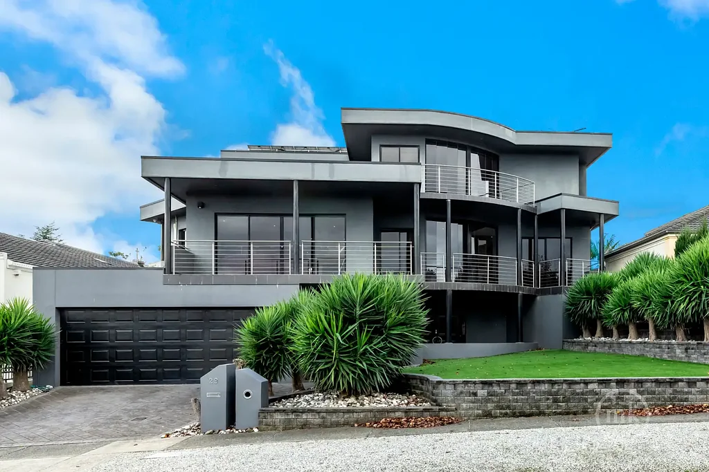 Greensborough 4 Bedroom Family Living On A Grand Scale