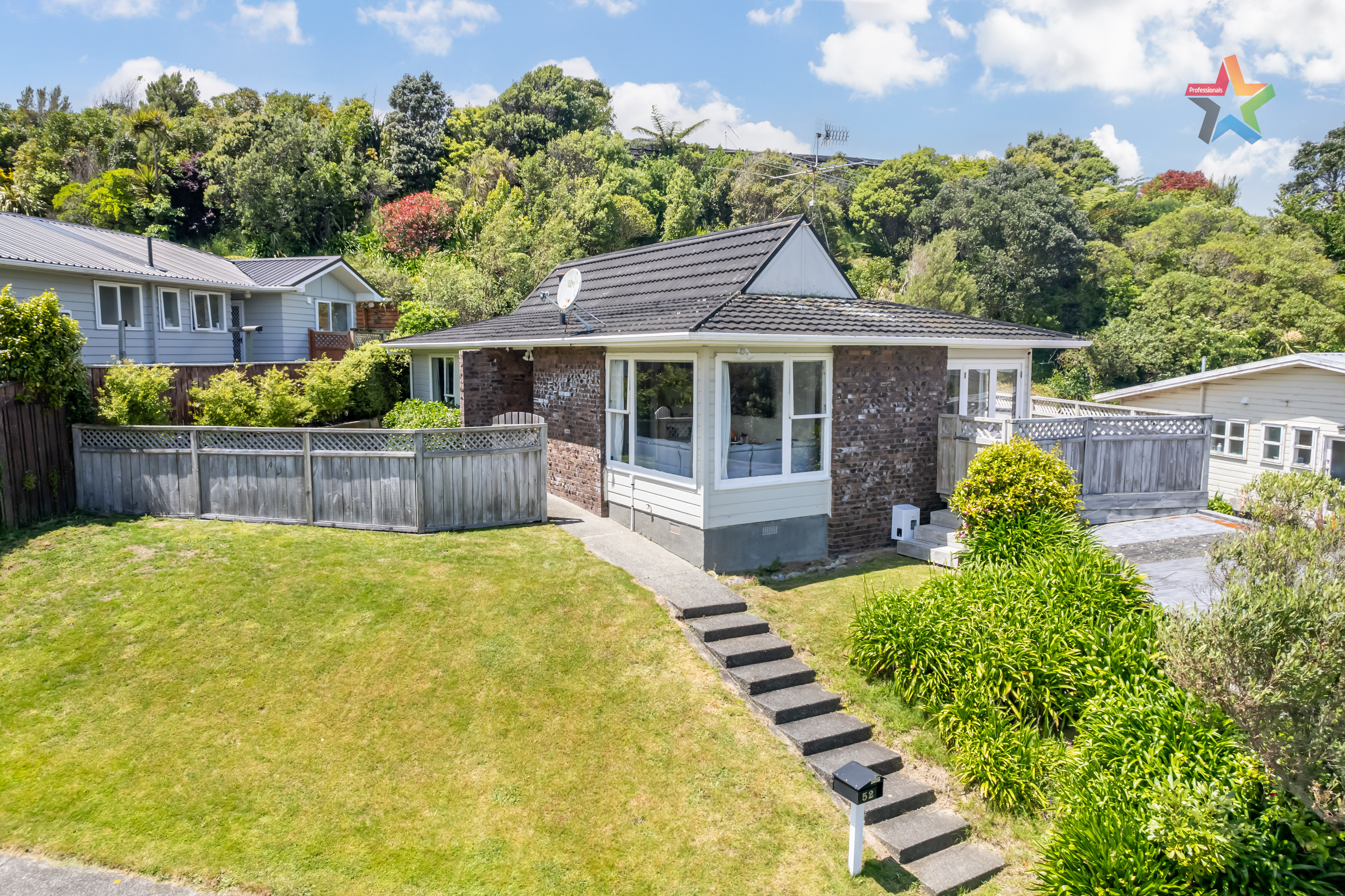 52 Waipounamu Drive, Kelson, Lower Hutt, 3 phòng ngủ, 1 phòng tắm, House