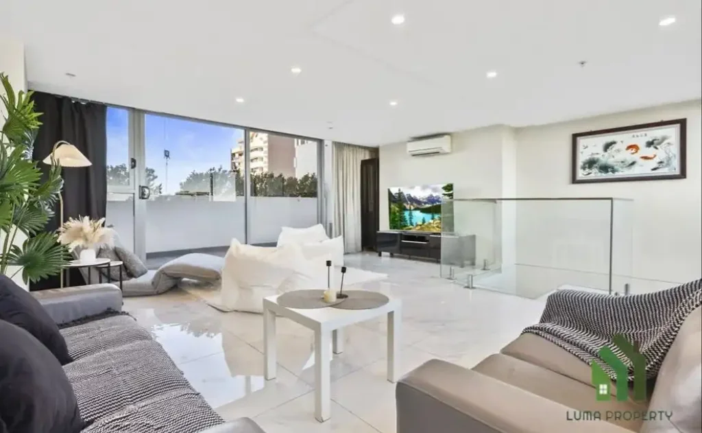 Lager penthouse style fully furnished apartment over 3 levels