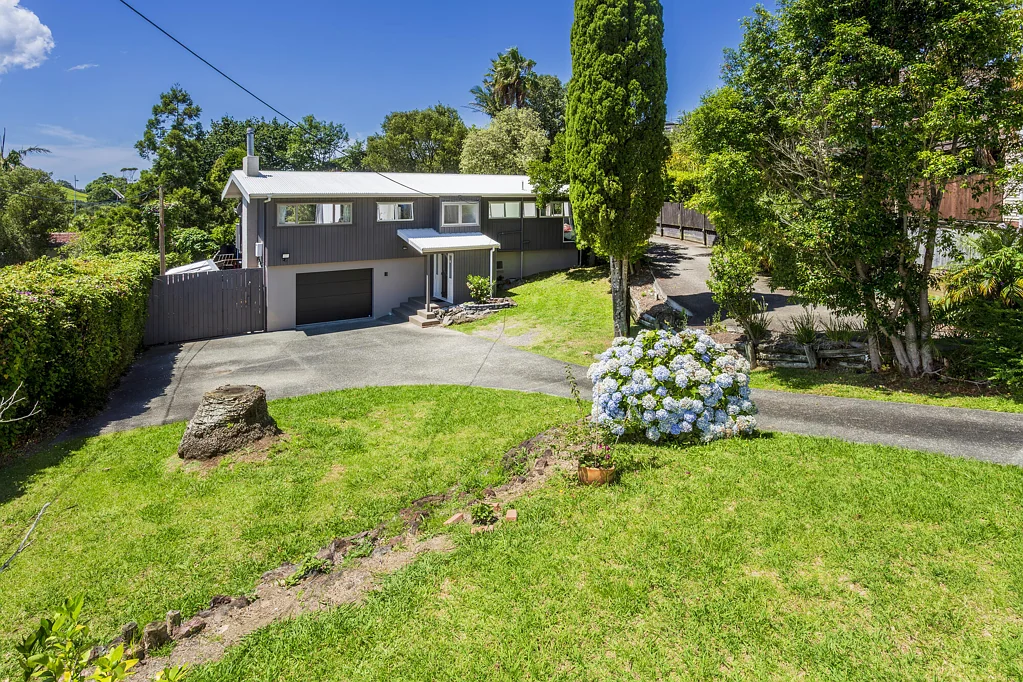 Torbay 3 Bedroom Sun-Filled Family Haven - Move In & Enjoy!