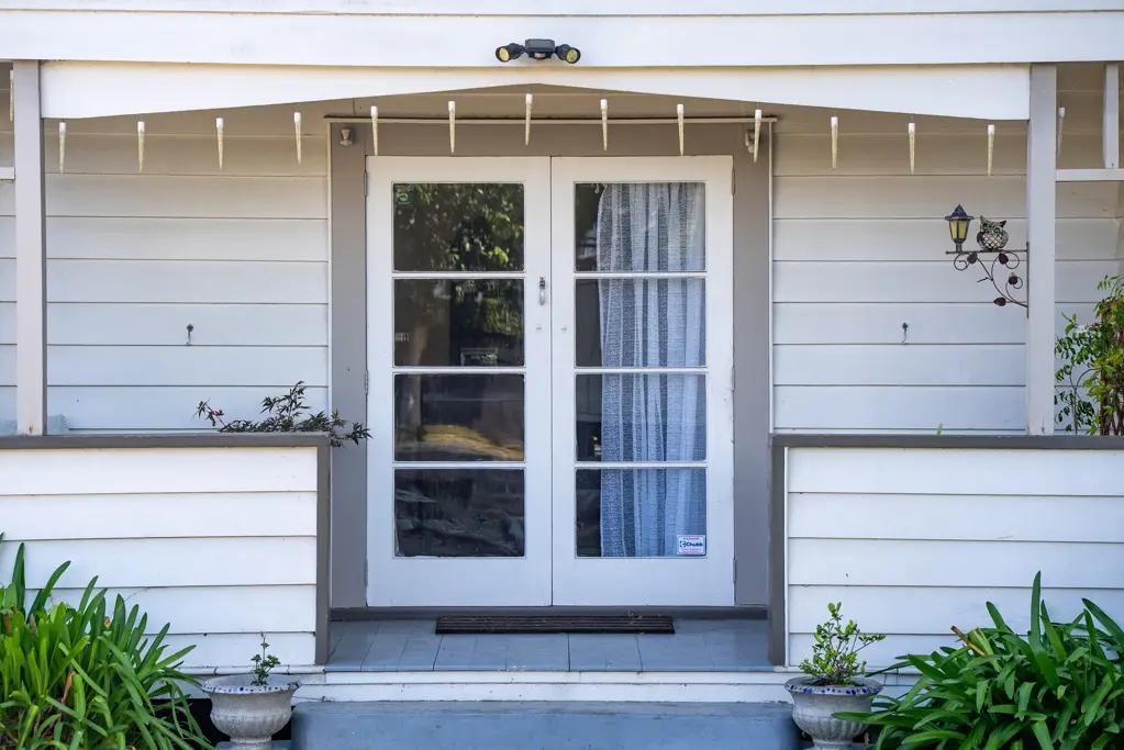 Hamilton East 3 Bedroom Charming Kiwi Bungalow