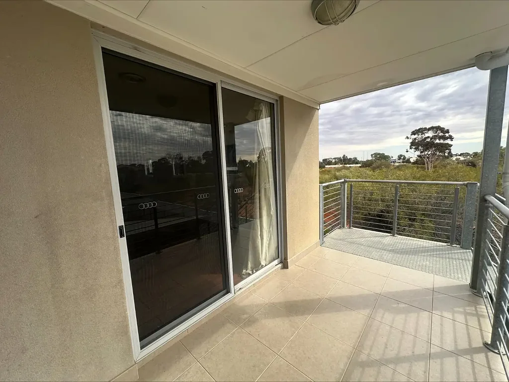 Modern 2 bedroom unit