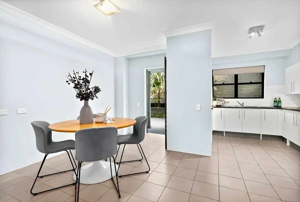 Shellharbour 2Kwarto Generous Coastal Apartment with Dual Courtyards & Village Convenience