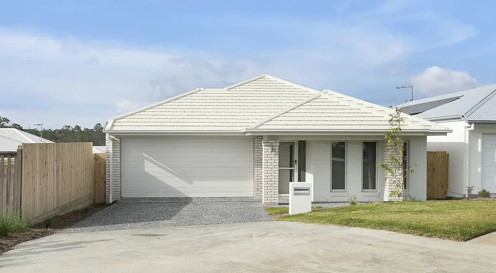 Modern Family Living in the Heart of Flagstone