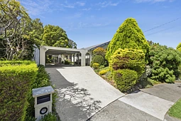 10 Jousting Place, Glen Waverley