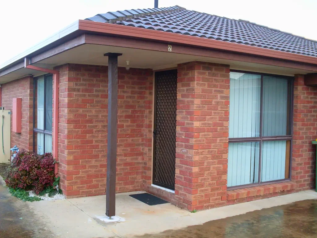 2bdr Unit with Generous Back Yard
