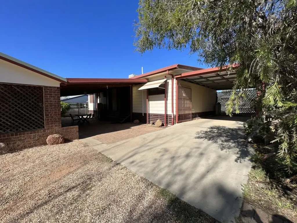 25 Black Prince Drive, Lightning Ridge, NSW 2834