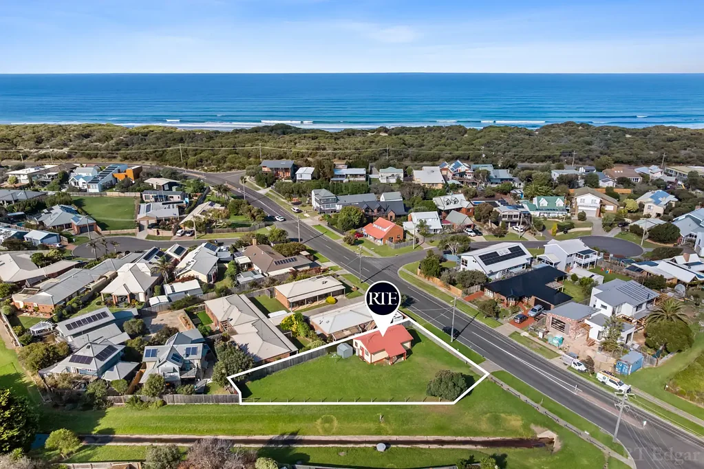 Ocean Grove 2침실 Beachside Gem Brimming with Potential