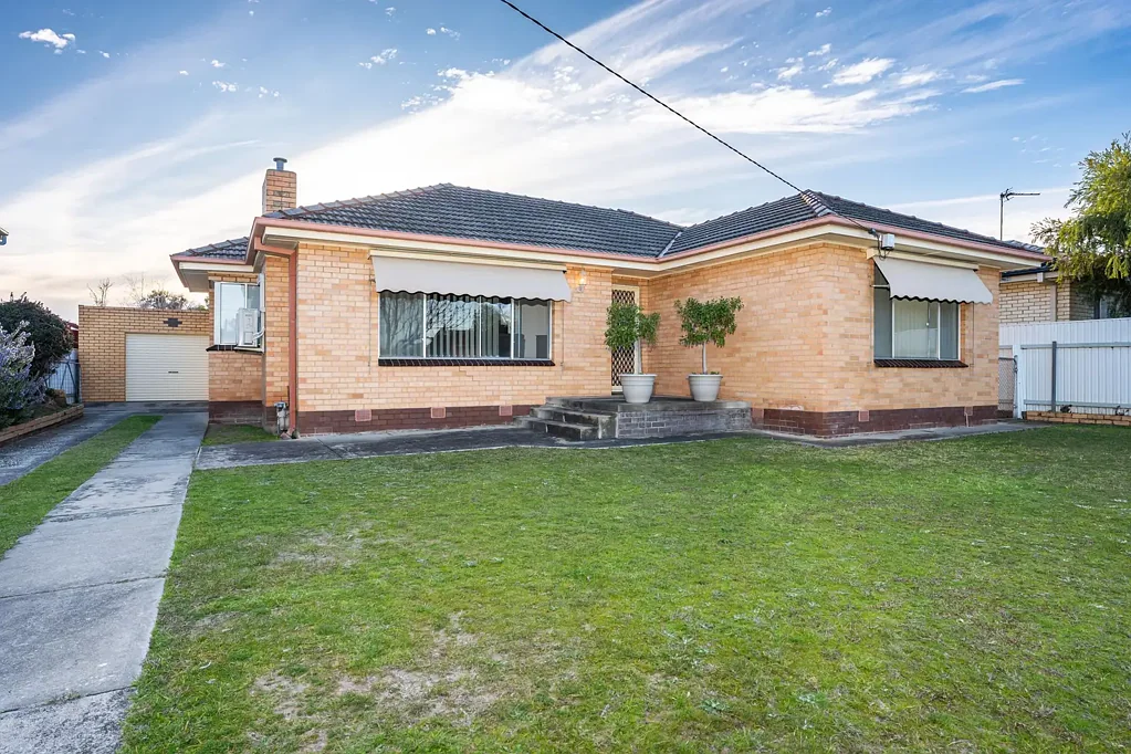 Lavington 3Habitaciones Only One Owner Offering Space, Style & A Super Spot!