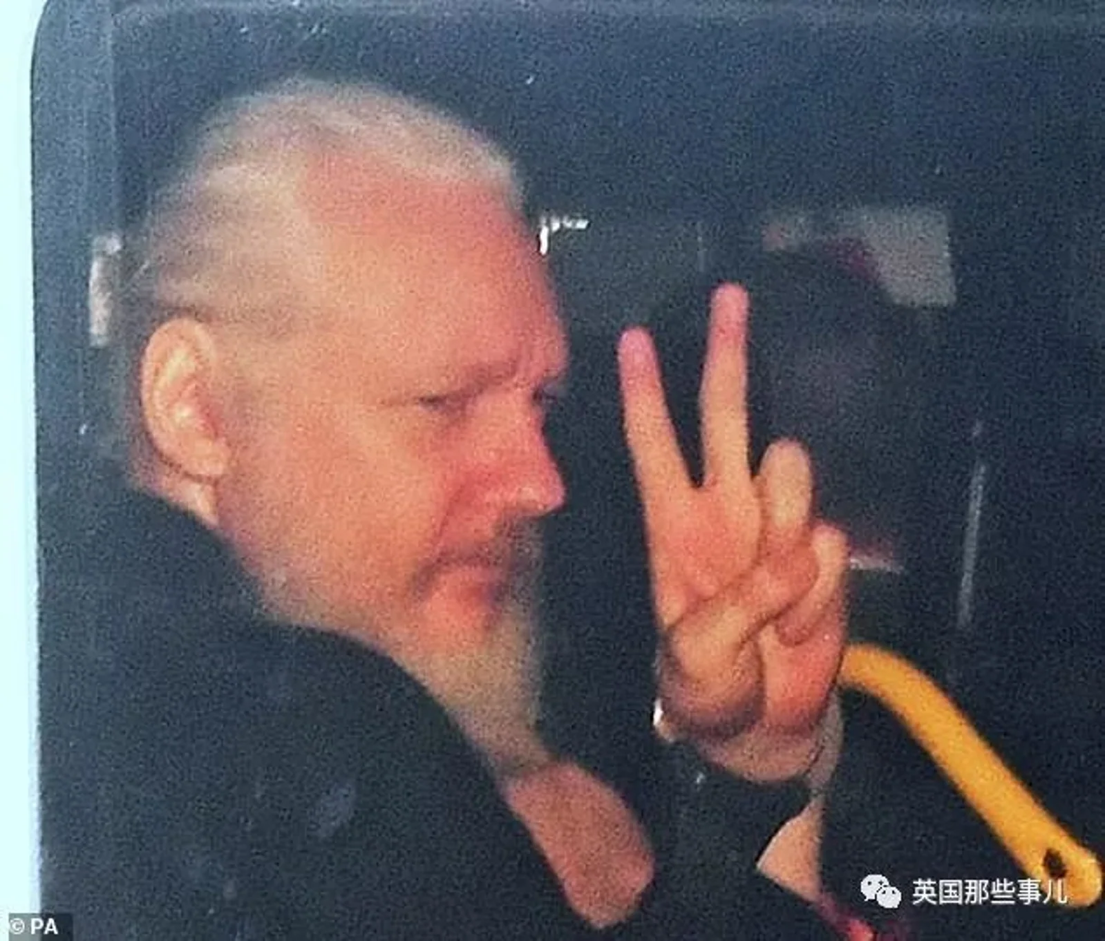 前后变化如此大！避难7年，传奇泄密人阿桑奇究竟经历了何等沧桑...