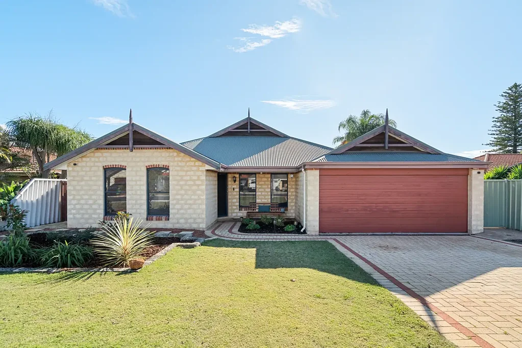 Redcliffe 4 Slaapkamer Extra Spacious Family Home on 521sqm!