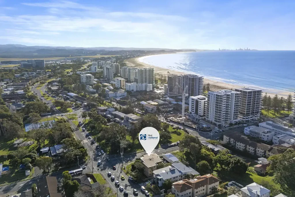 Coolangatta 2침실 Two bedroom unit, just a few minutes walk to the beach!
