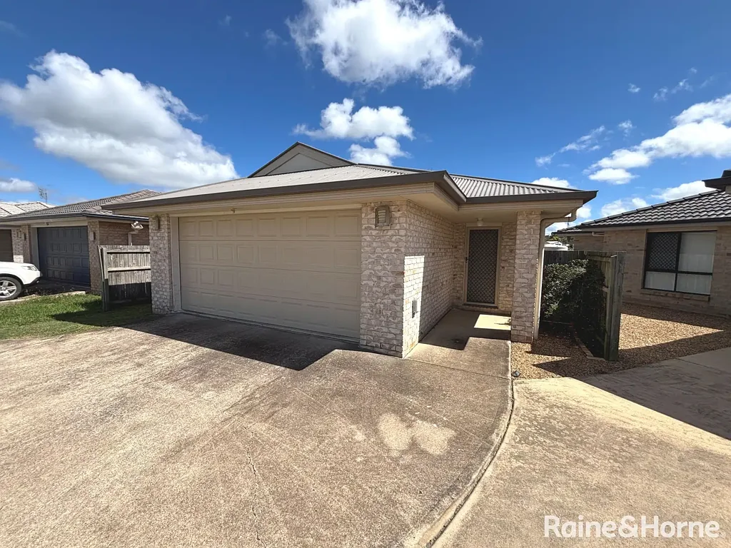 Kingaroy 4房  Freestanding Brick home on 414m2.
