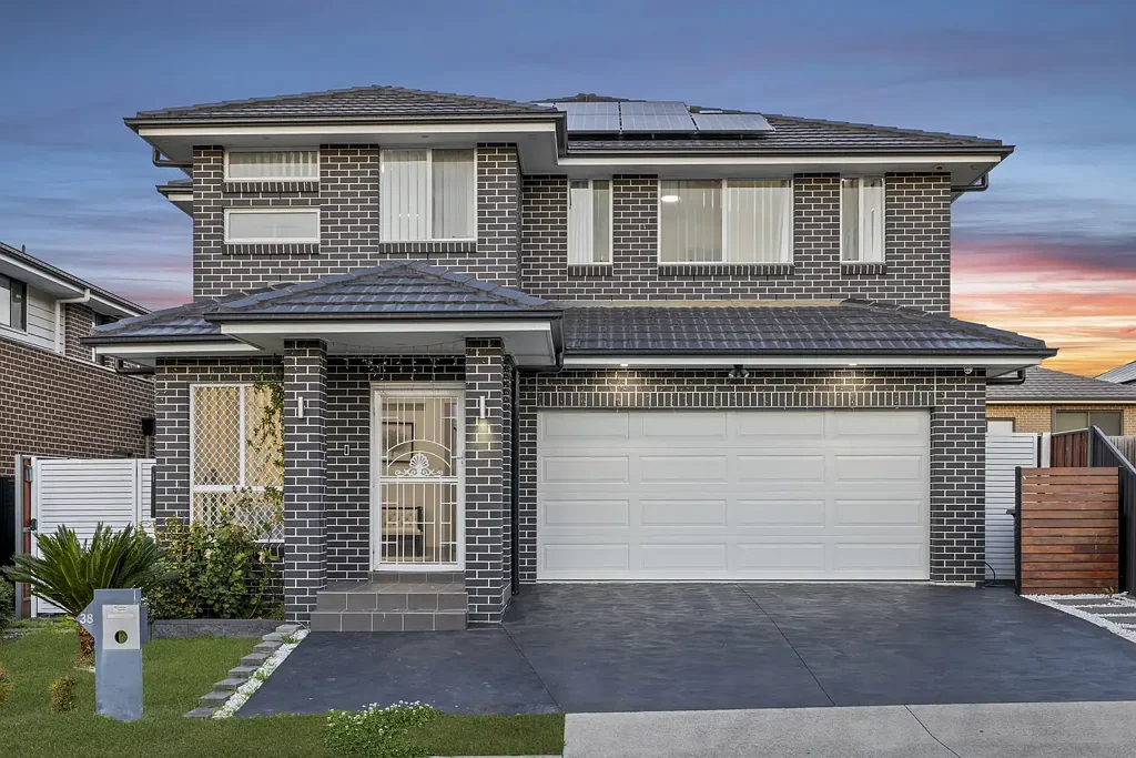 Edmondson Park 4 Bedroom DOUBLE STOREY, MODERN FAMILY LIVING WITH SPACIOUS SUNROOM!