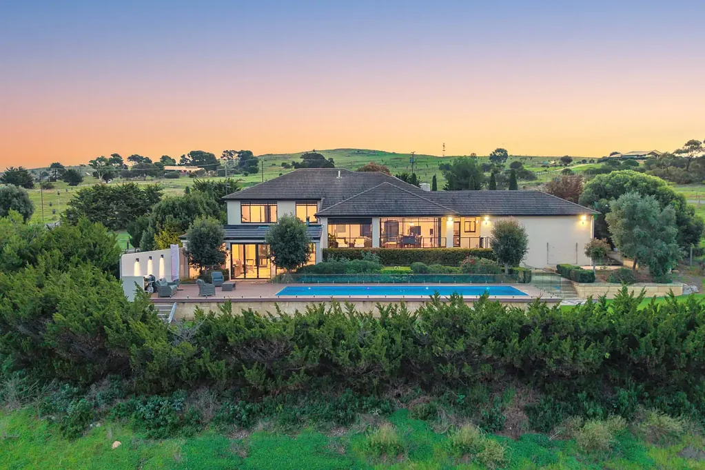 Port Lincoln 5Moenga Elevated Luxury with Unrivalled Views Over Boston Bay