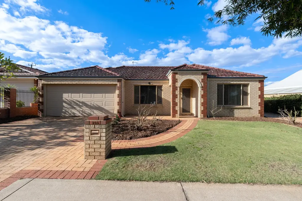 Carlisle 3房  Street front villa - no strata fees