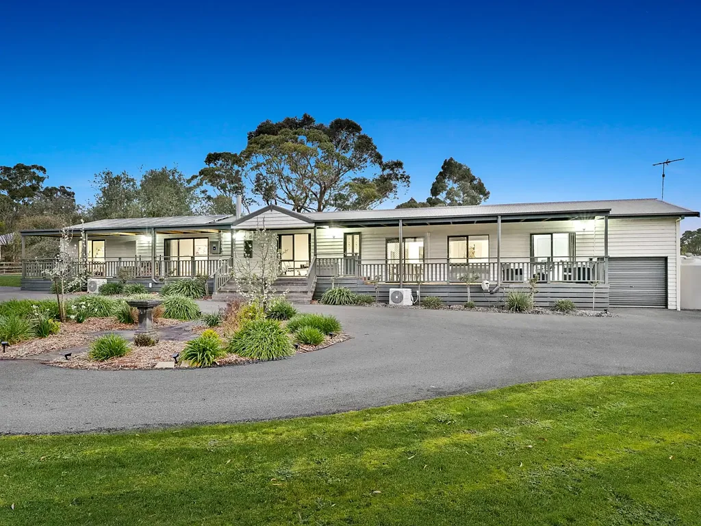 Bunyip 5 Bedroom Amazing Family Home on 1.6 Acres