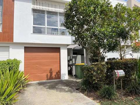 River front modern Robina townhouse
