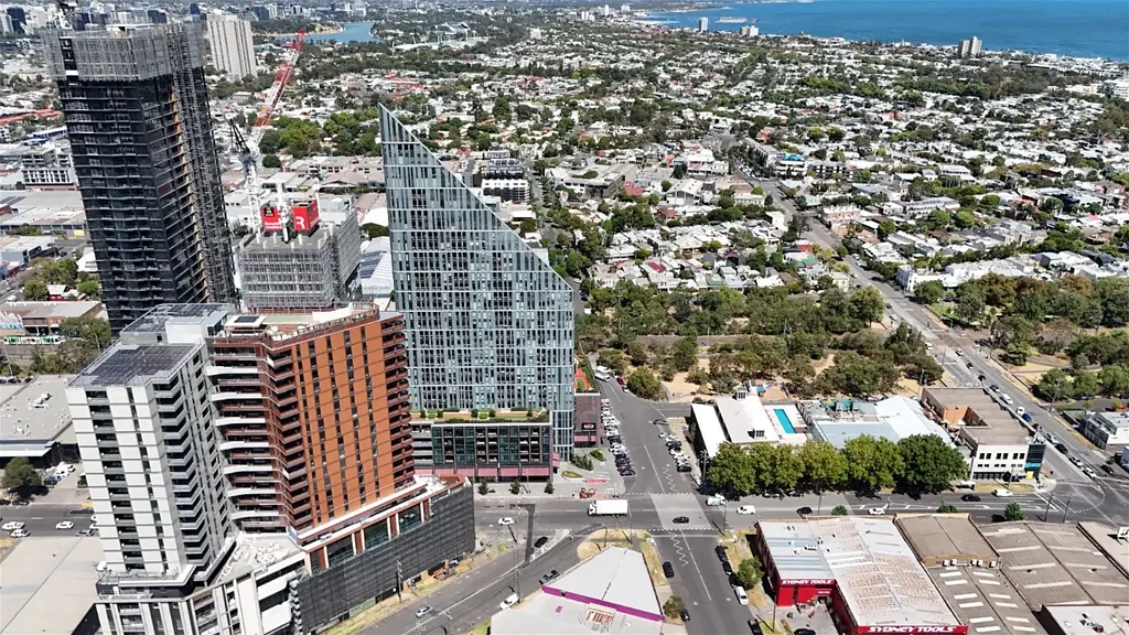 South Melbourne 2房 全新公寓 2026年入住 两间宽敞卧室 现代厨房 开放式起居 私人阳台 市中心近邻 南墨尔本热门区 Brand New 2 Bed + Car in Prime South Melbourne