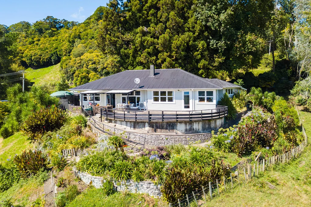Te Kuiti 3房  Spacious Family Living with Stunning Rural Outlook