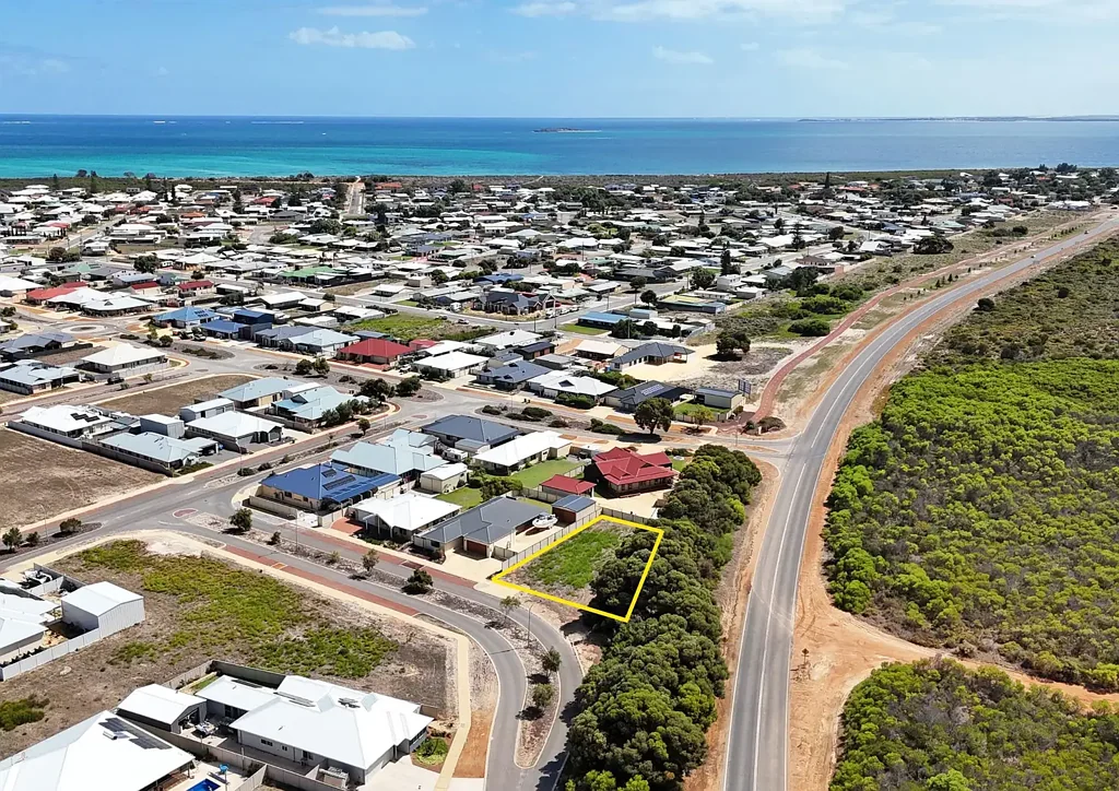 Jurien Bay  Wide Frontage, Private Outlook & Coastal Lifestyle - 769m² in Beachridge Estate