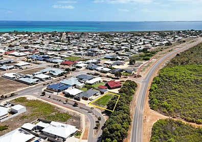 Jurien Bay  Wide Frontage, Private Outlook & Coastal Lifestyle - 769m² in Beachridge Estate