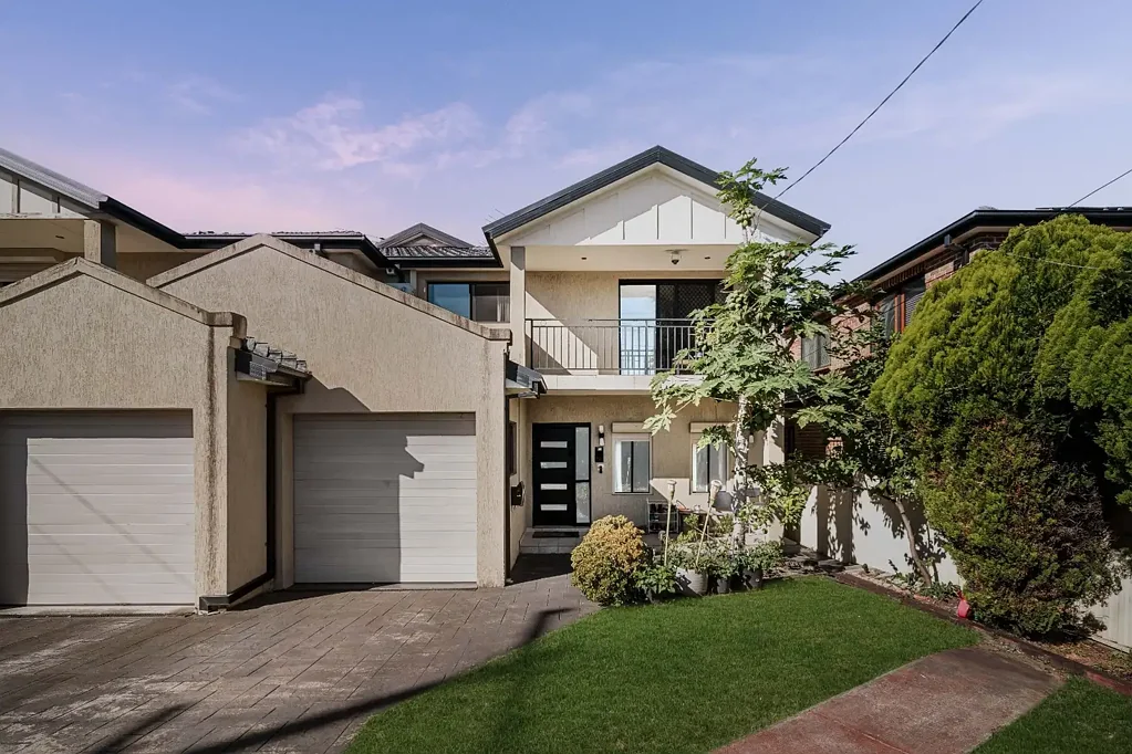 Condell Park 5Zimmer Contemporary Five-Bedroom Duplex