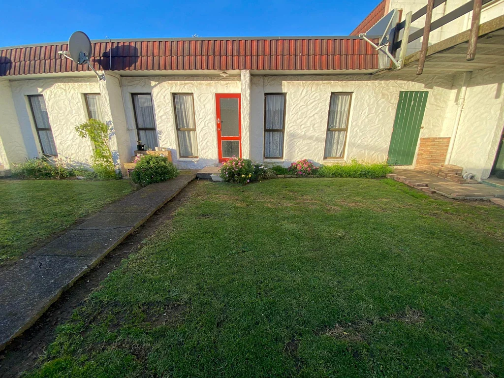Rent includes water & lawn maintenance