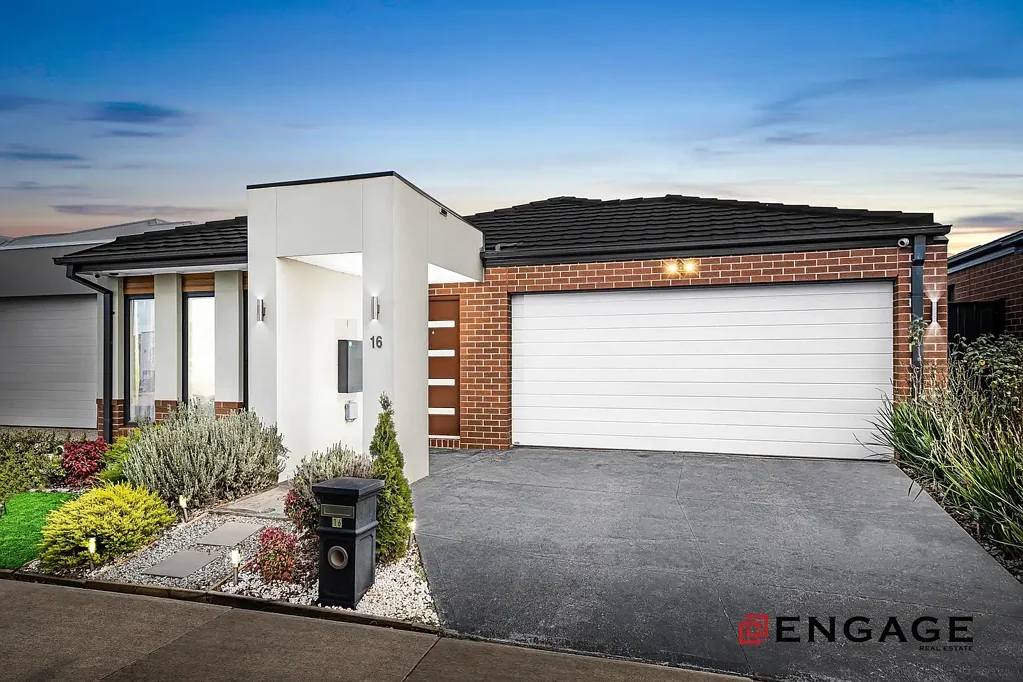 Bonnie Brook 4 Bedroom Stylish Family Home in the Prime Location of Woodlea!