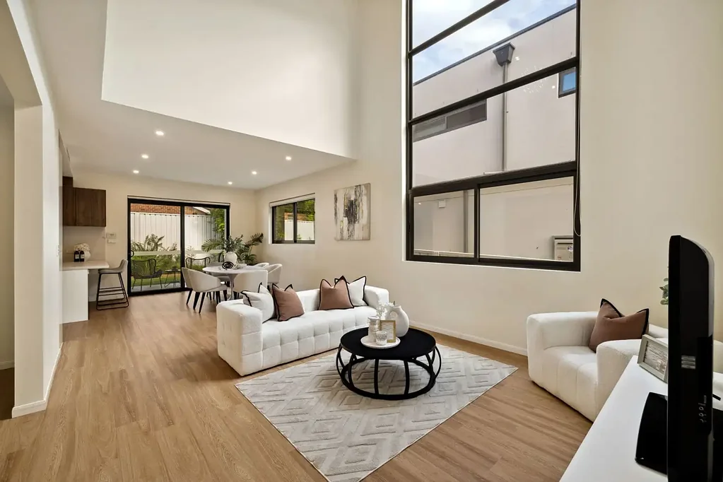 Strathfield 4બેડરૂમ Specious Three Level Duplex on Parkside Location