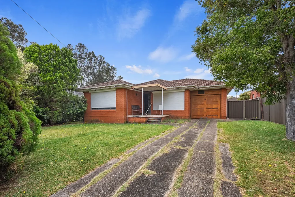 33 Apex Avenue, Picnic Point, NSW 2213