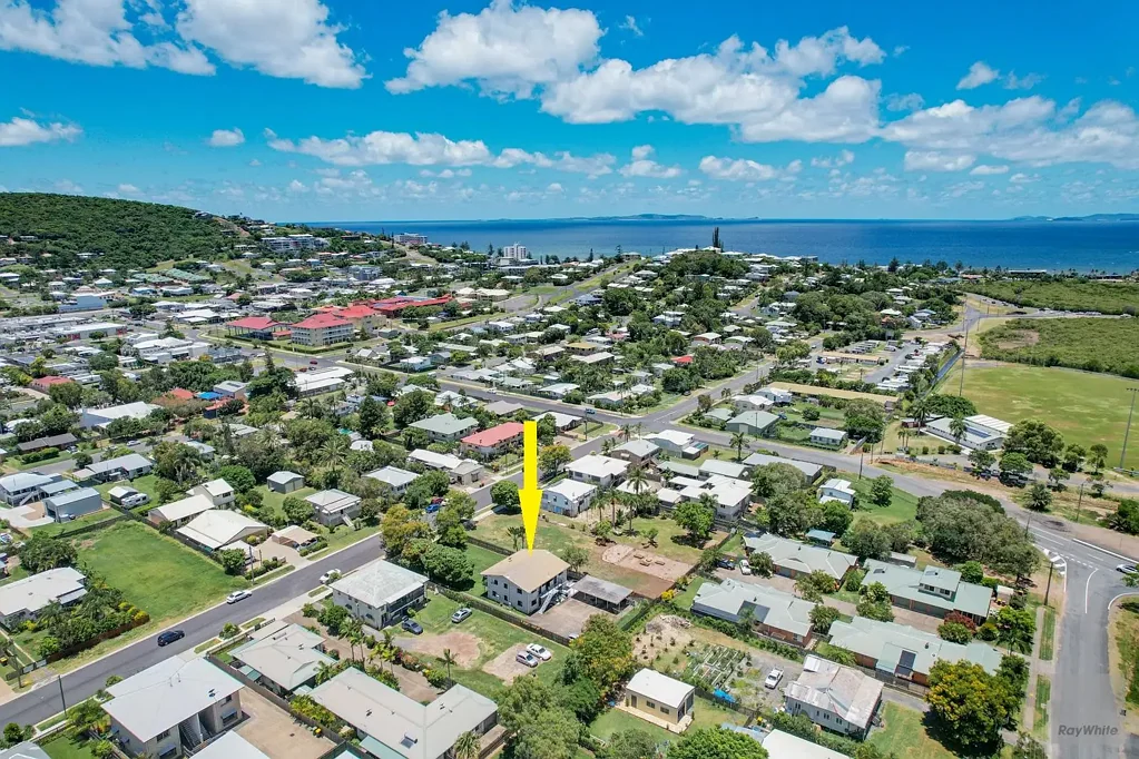 Yeppoon 4chambre Unbeatable rental returns in CBD Yeppoon!