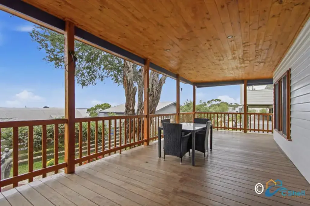 Loch Sport 3 Slaapkamer LIGHT FILLED LIVING WITH WATER VIEWS!