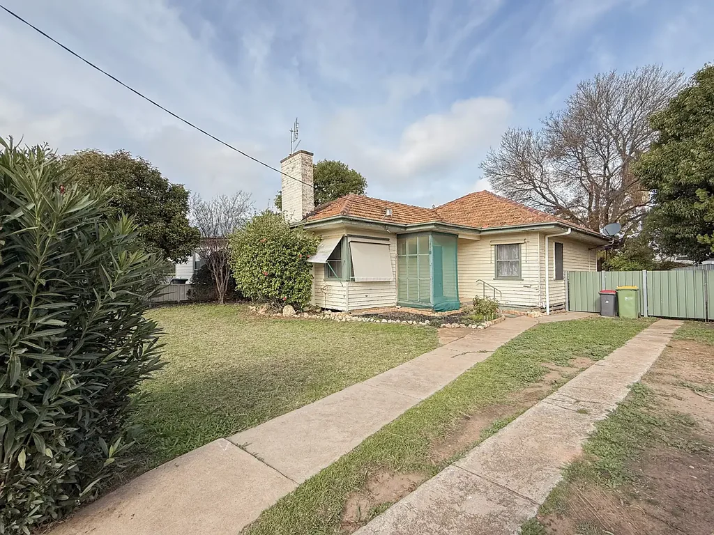 Swan Hill 3कमरा Renovate or Rebuild - Opportunity on 650m²