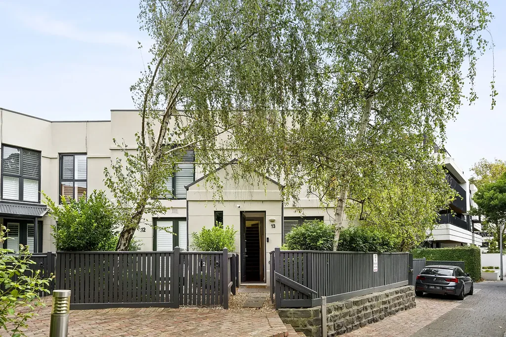 Effortless Living in a Vibrant Lifestyle Position