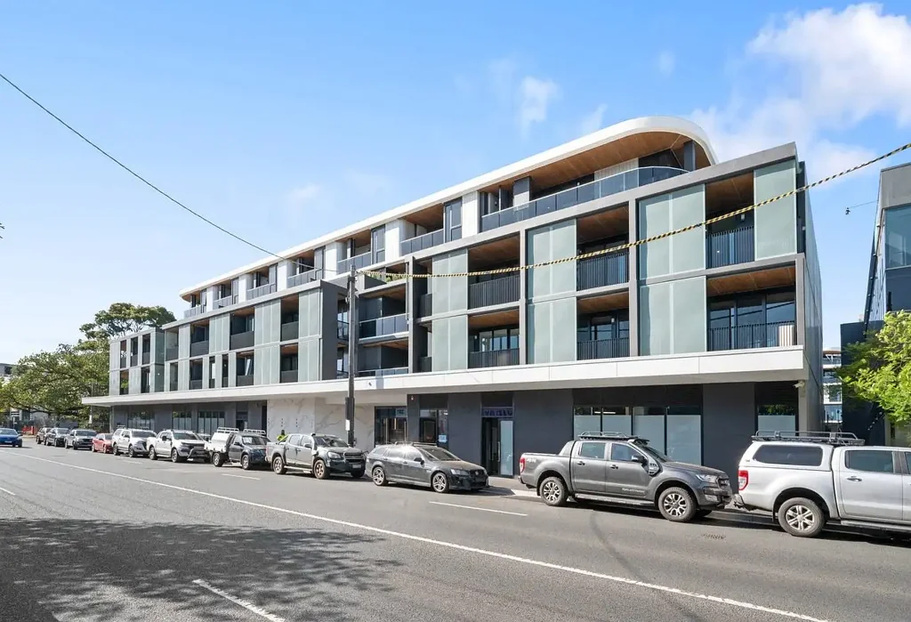 NORTH FACING APARTMENT WITH AMENITIES
