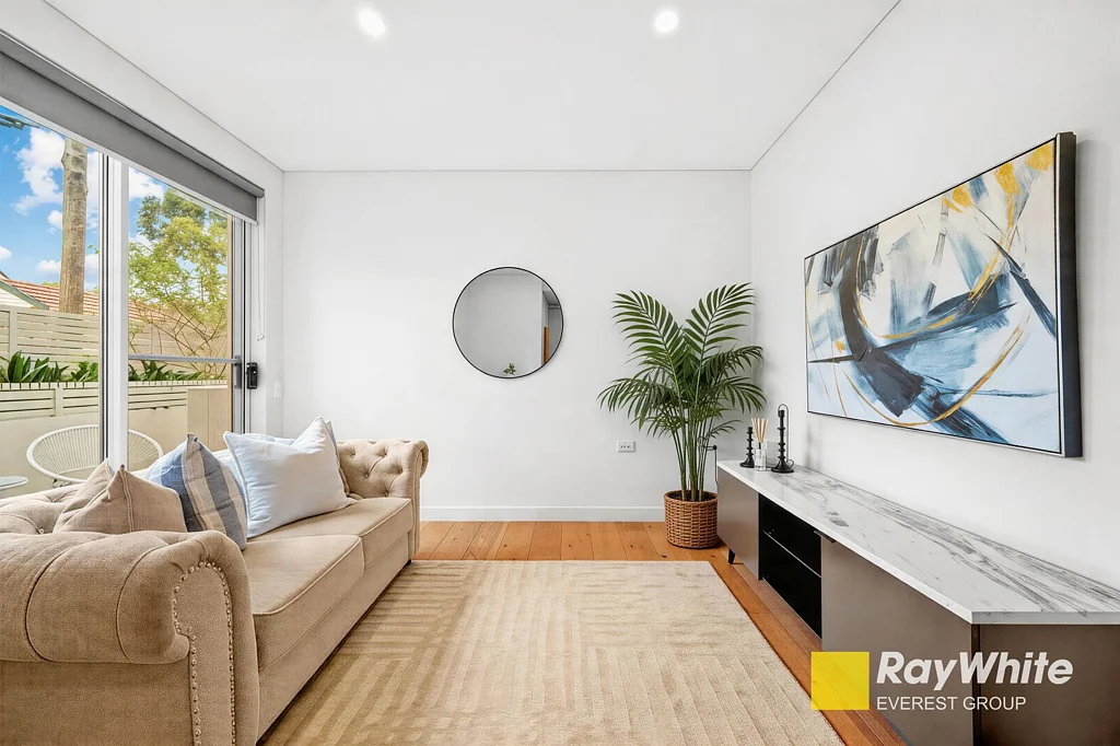 Stylish & Sun-Filled Apartment in Prime Epping Location