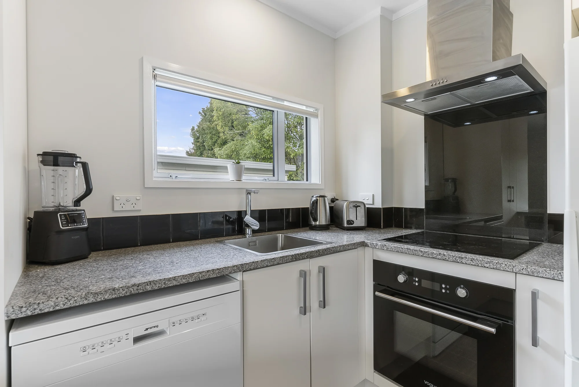 1/30 Chartwell Avenue, Glenfield, photo 3