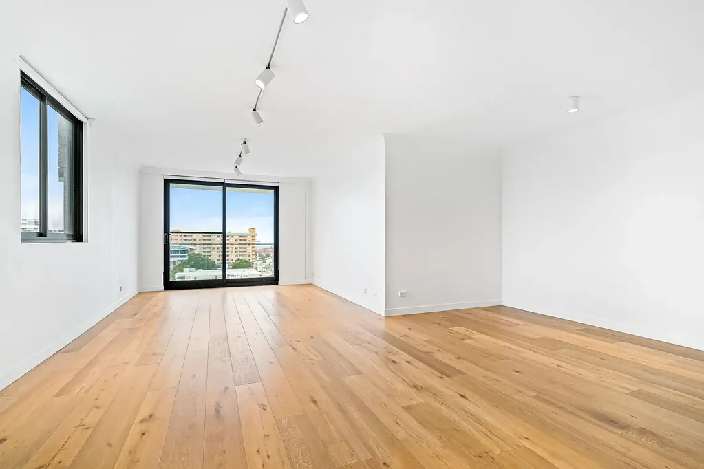 Oversized Beautifully Presented Bondi Apartment with Spectacular Ocean Views