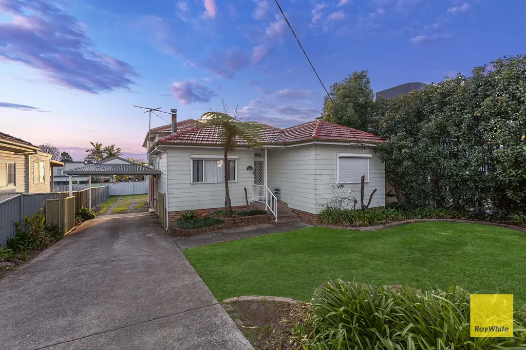 Toongabbie 7બેડરૂમ $110,000+ Rental Income Per Annum | Approx. 6% Rental Yield | Flexible 7-Bedroom Home & Pool on 853.6sqm